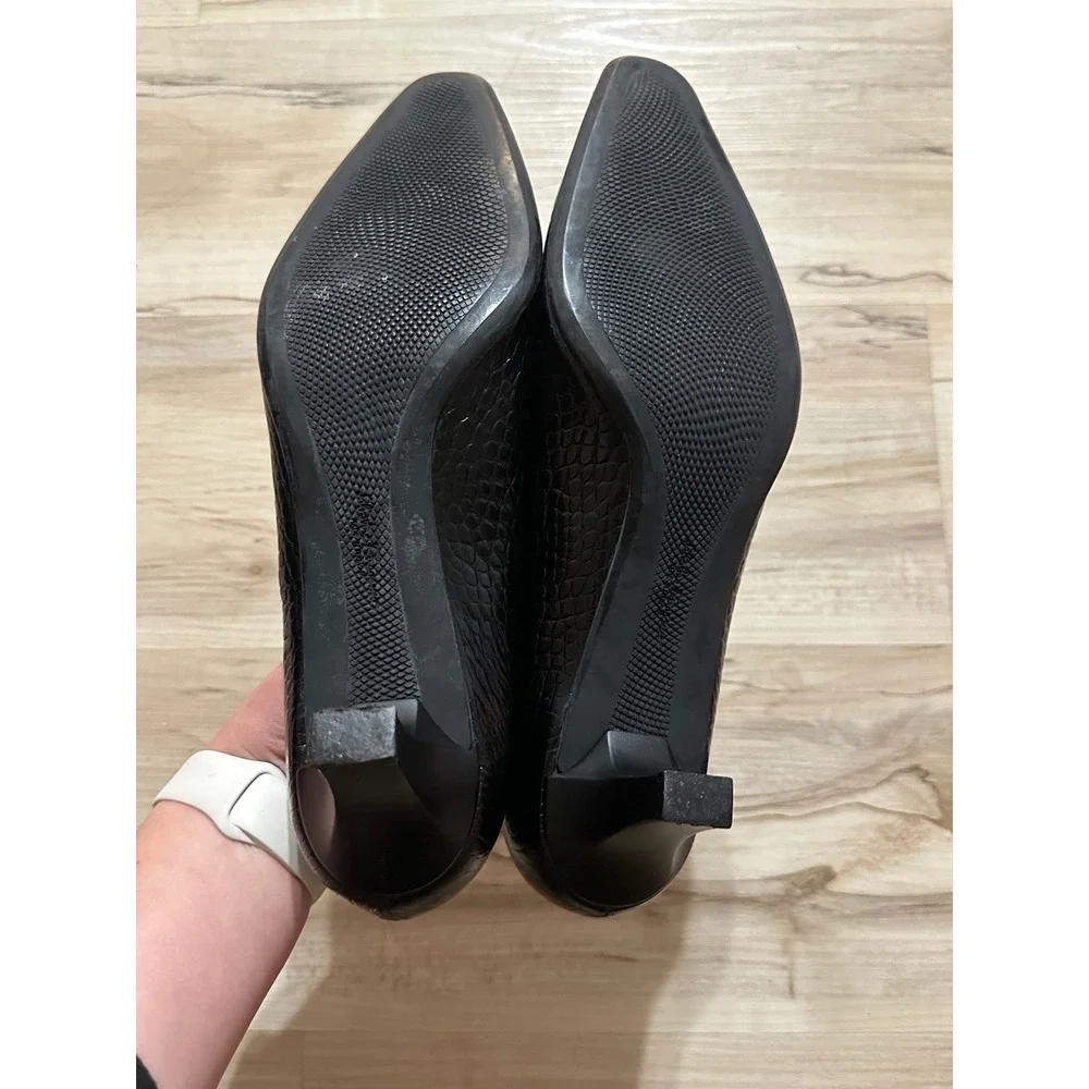 Vintage Salvatore Ferragamo Boutique Croc-embossed Leather Pumps made in Italy
